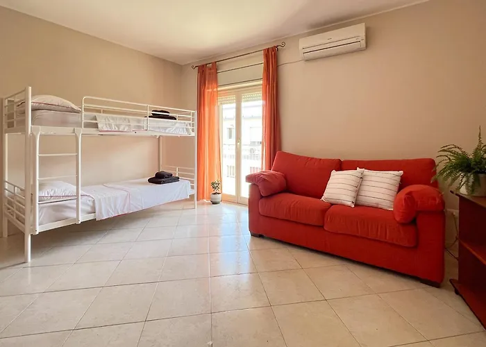 Δωμάτια σε οικογενειακή κατοικία House Roccalumera